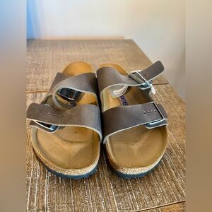 NWT: Arizona Birkenstock. Size 39 normal. Color Iron. Leather and soft footbed.